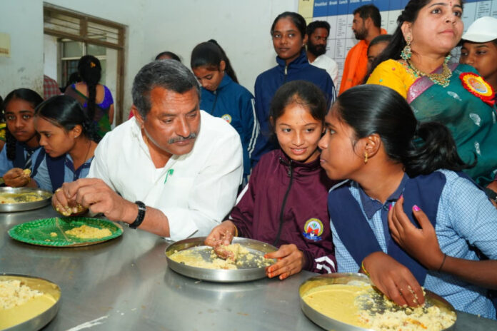 రాష్ట్రస్థాయి ర్యాంకు సాధిస్తే రూ. లక్ష డొనేషన్