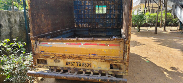 కిష్టాపూర్ లో జోరుగా అక్రమ కలప రవాణా..