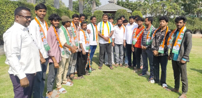 కాంగ్రెస్ విజయాలకు పార్టీలో చేరికలే నాంది