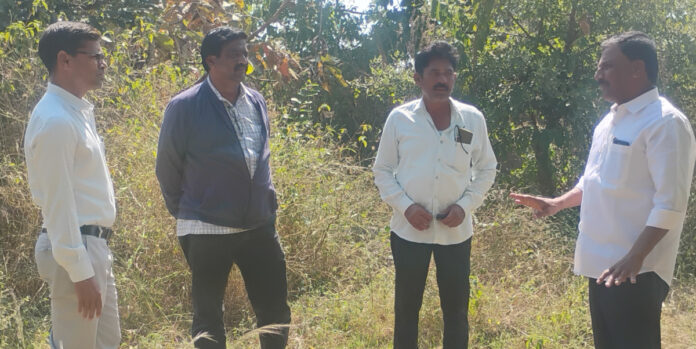 గోదాం నిర్మాణానికి భూ పరిశీలన