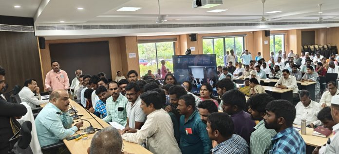 లైసెన్స్ సర్వేయర్లకు గౌరవ వేతనం ఇవ్వాలి..