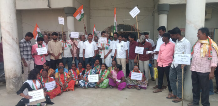 ఎమ్మెల్యే సామెల్ ఏకపక్ష నిర్ణయాన్ని వెనక్కి తీసుకోవాలి..