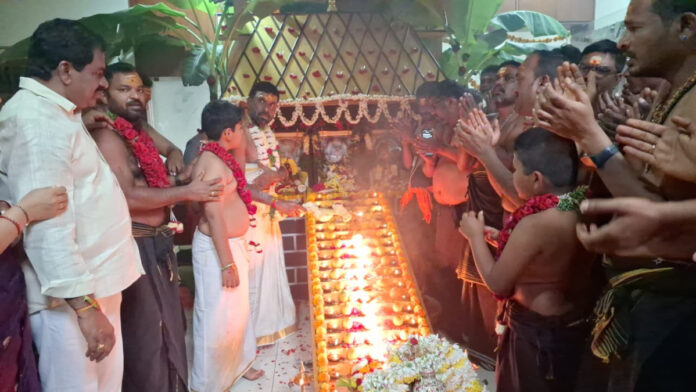 జిల్లా గ్రంథాలయ సంస్థ మాజీ చైర్మన్ నివాసంలో మహా పడిపూజ