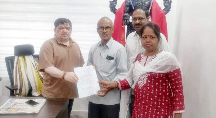 కనీస వేతనాలు పెంచండి