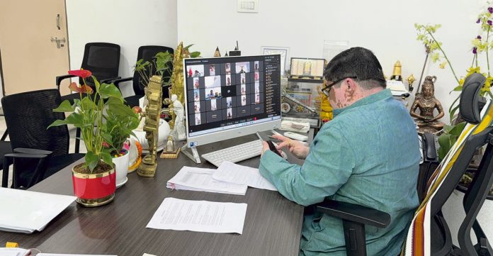 రోడ్డు ప్రమాదాలను నిలువరించాలి