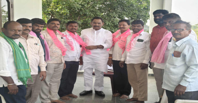 బీఆర్ఎస్ లో చేరిన కిష్టాపురం కాంగ్రెస్ నాయకులు…