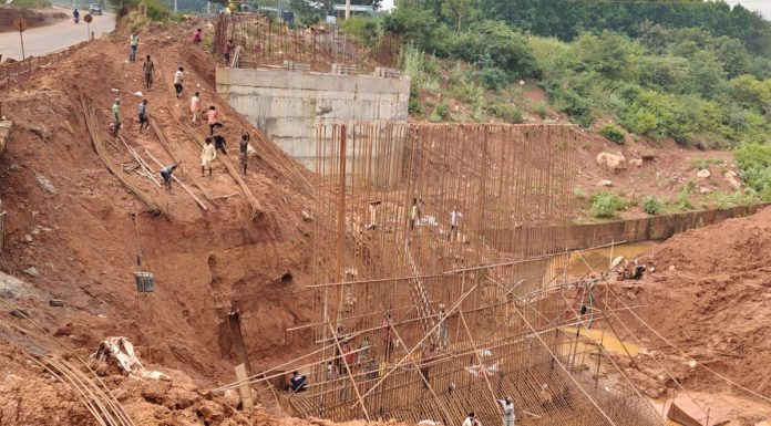 మల్లంపల్లి కెనాల్ వద్ద ఎన్ హెచ్ 163 రహదారి మూసివేత..