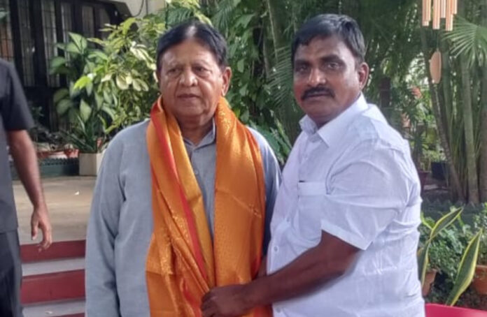 ప్రభుత్వ సలహాదారు సుదర్శన్ రెడ్డిని కలిసిన నారెడ్డి