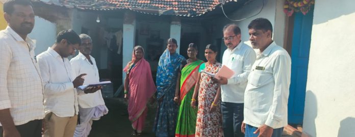 ఇందిరమ్మ ఇండ్ల లబ్దిదారులకు అధికారుల అవగాహన