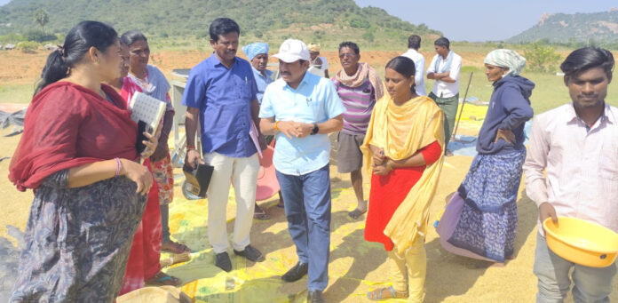 PD inspects grain purchasing centers