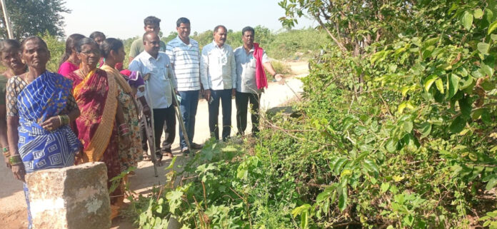 మురికి కాలువల నిర్వహణలేమితో రోగాల బారిన పడుతున్న ప్రజలు..