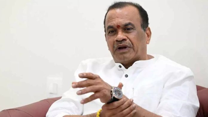 ప్రజలు కేటీఆర్ సెంటిమెంట్ పాలిటిక్స్ ను నమ్మి మోసపోవద్దు: మంత్రి కోమటిరెడ్డి