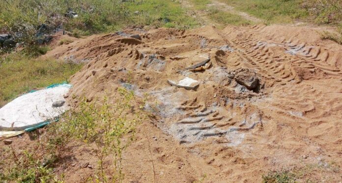 ఇందిరమ్మ ఇంటి నిర్మాణంపై రియల్టర్ దౌర్జన్యం!