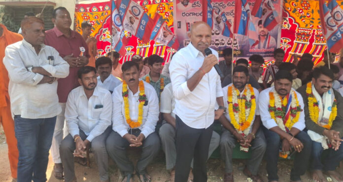 రిజర్వేషన్ సాధన కోసం కేంద్రంపై ఒత్తిడి తేవాలి: ఏమ్మెల్సీ శంకర్ నాయక్