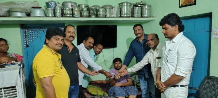 ఆర్థిక సహాయం అందజేత