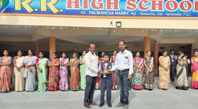 రాష్ట్ర కరాటే టోర్నమెంట్ కు ఎంపికైన ఆర్ఆర్ పాఠశాల విద్యార్థి