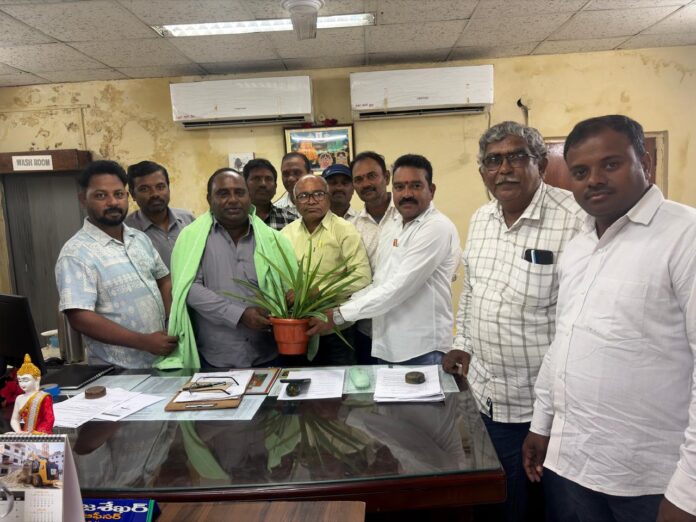 నూతనంగా వచ్చిన పిఓకు ఘన సన్మానం