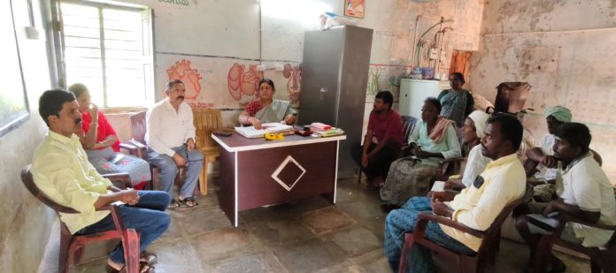 రాయిచెడులో రెవెన్యూ దరఖాస్తుల రీ–వెరిఫికేషన్