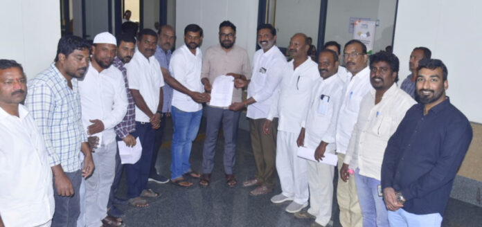 అవినీతిపై విచారణ జరపాలని వినతి..