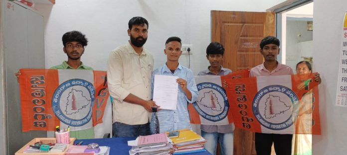 వీధి దీపాలు ఏర్పాటు చేయాలని వినతి