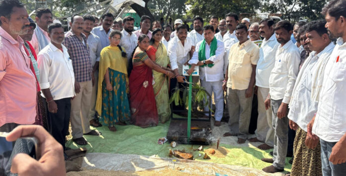 వరిధాన్యం కొనుగోలు కేంద్రం ప్రారంభం..