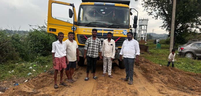 తండాలకు సొంత నిధులతో రోడ్లు, ఎల్ఈడి బల్బులు ఏర్పాటు