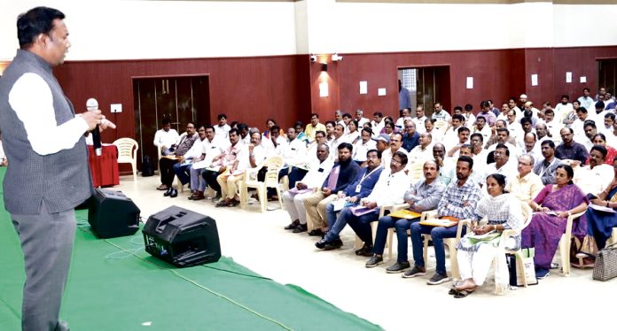 ఆమోదించిన పనులకే నిధులు వినియోగించాలి