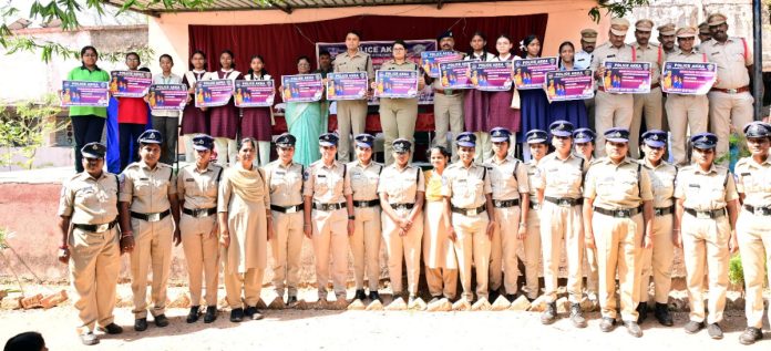 ఆదిలాబాద్ లో “పోలీస్ అక్క” కార్యక్రమానికి ఎస్పీ శ్రీకారం