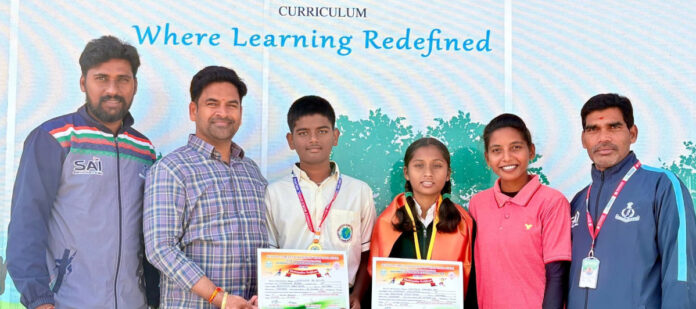 Sahasrak who won the gold medal was honored.