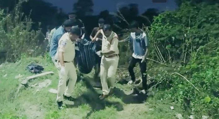 పెట్రోలు పోసుకొని మహిళ ఆత్మహత్యయత్నం