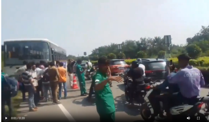 మరో ఆర్టీసీ బస్సు ప్రమాదం.. ప్రయాణికులంతా..!