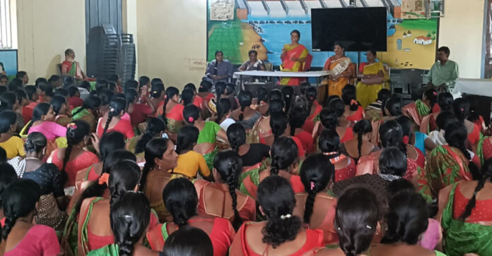 అంగన్వాడీ టీచర్లకు సమయపాలనపై సదస్సు