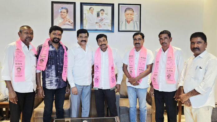 కాంగ్రెస్ సీనియర్ నాయకుడు బీఆర్ఎస్ లో చేరిక
