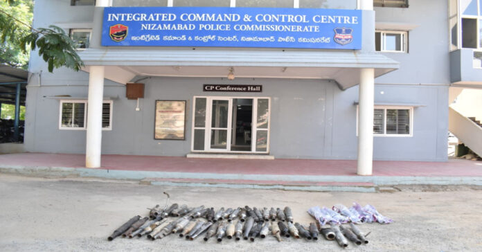 భారీ శబ్దాలు చేసే సైలెన్సర్లు స్వాధీనం..