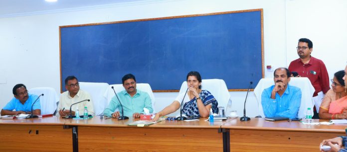 Special attention should be paid to public complaints.