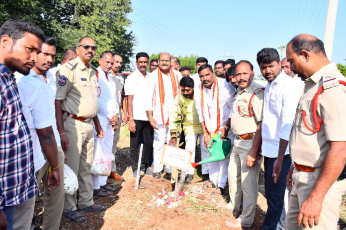 గోశాలలో ఆధ్యాత్మిక శోభ