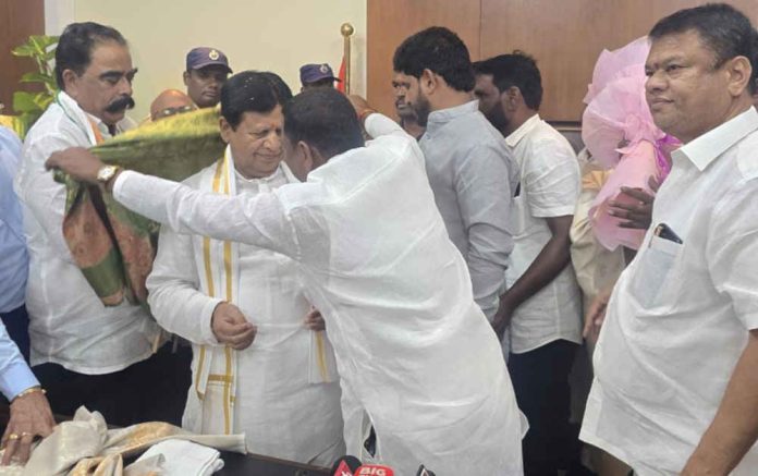 రాష్ట్ర ప్రభుత్వ సలహాదారులు సుదర్శన్ రెడ్డిని సన్మానించిన జిల్లా సర్పంచుల సంఘం