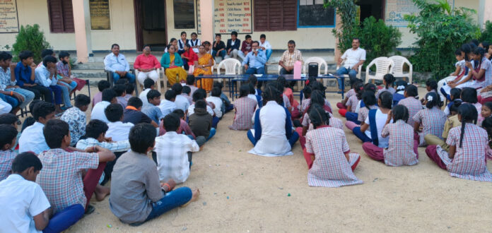 విద్యార్థులకు స్థానిక ఎన్నికలపై అవగాహన ఉండాలి: ఎంఈఓ చందర్
