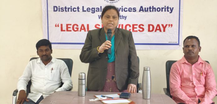 విద్యార్థులు చట్టాలపై అవగాహన పెంచుకోవాలి