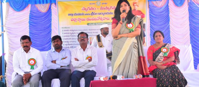 మంచిగా చదివి ఉన్నత స్థానాలకు ఎదగాలి