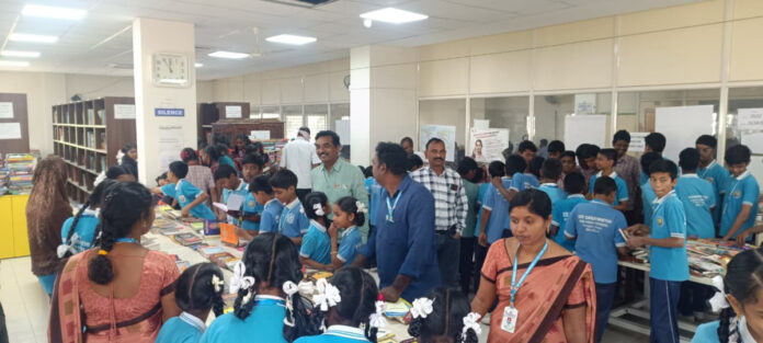 జిల్లా కేంద్ర గ్రంథాలయంలో విజయవంతమైన పుస్తక ప్రదర్శన