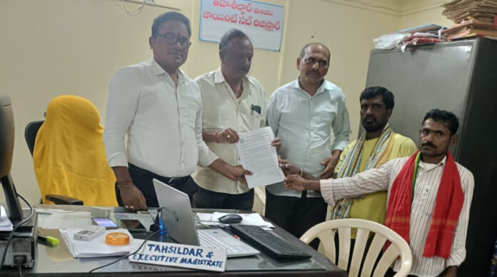 నాలుగు లేబర్ కోడ్ లను రద్దు చేయాలని తాహశీల్దార్ కు వినతి