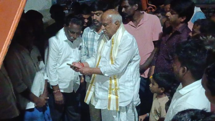 బీటి రోడ్డు పనులను ప్రారంభించిన ప్రారంభించిన ఎమ్మెల్యే..