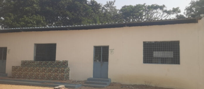 మూడేళ్ళుగా నిరుపయోగంగా డైనింగ్ హాల్..