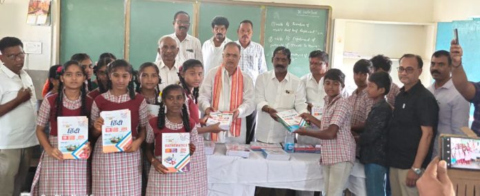 విద్యార్థులను ప్రోత్సహించాలన్నదే లక్ష్యం