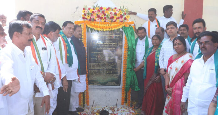 రైతును రాజుగా చూడాలన్నదే ప్రభుత్వ లక్ష్యం: మంత్రి సీతక్క