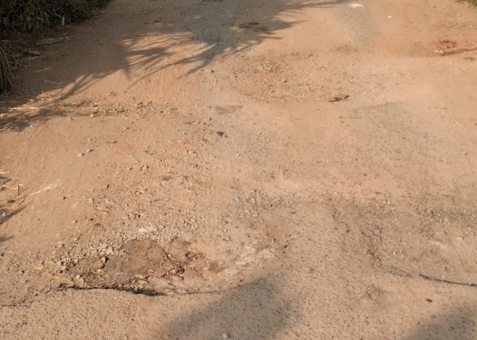 ఈ రోడ్డుపై ప్రయాణం.. దినదిన గండమే.!