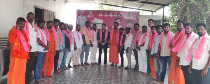 స్థానిక సంస్థల్లో ఎగిరేది గులాబీ జెండానే