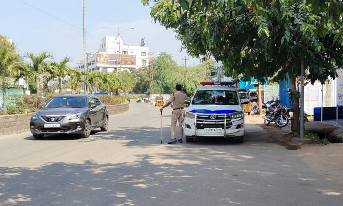 పోలీస్ యంత్రాంగానికి నిబంధనలు వర్తించవు..