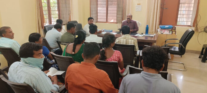 అభివృద్ధి పనులపై నిర్లక్ష్యం తగదు: ఎంపీడీఓ